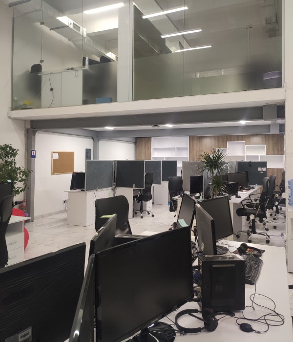 Voll ausgestattete Arbeitsplätze